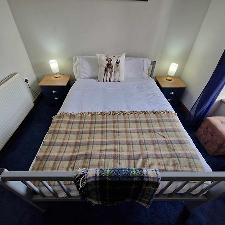 Y Castell Budget Accommodation ولهلي الغرفة الصورة